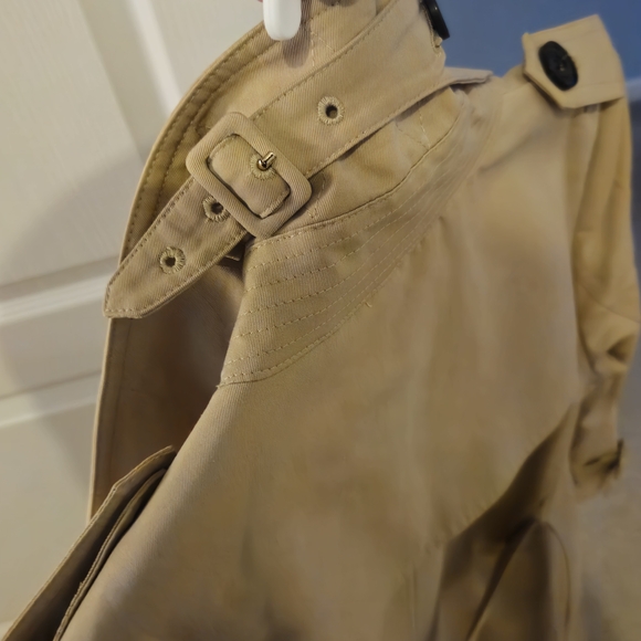 Burberry Tan and Black Plaid Lined Coat - Picture 13 of 16